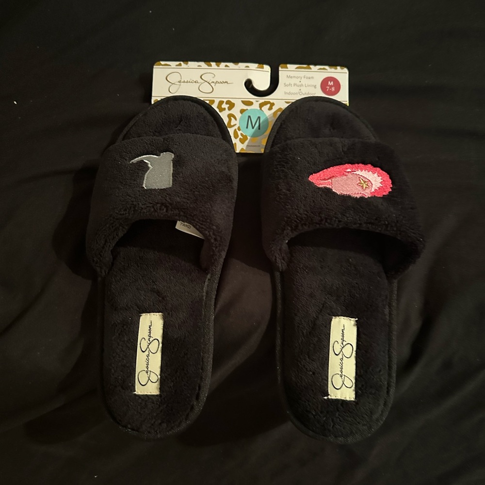Jessica Simpson Black Slippers with Embroidered Motifs